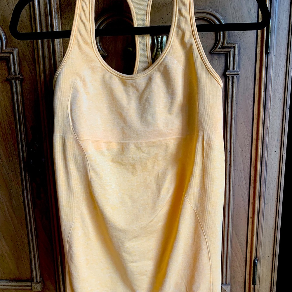 Lululemon workout tank.
